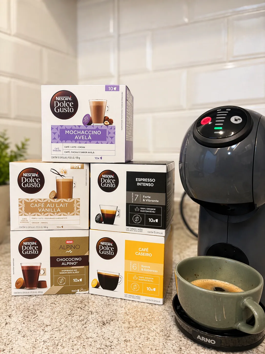Nescafé Dolce Gusto machine and coffee mug at Canto Carioca I